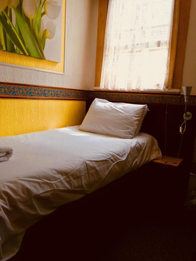 Hotel 144 Cathedral Road à Cardiff Extérieur photo