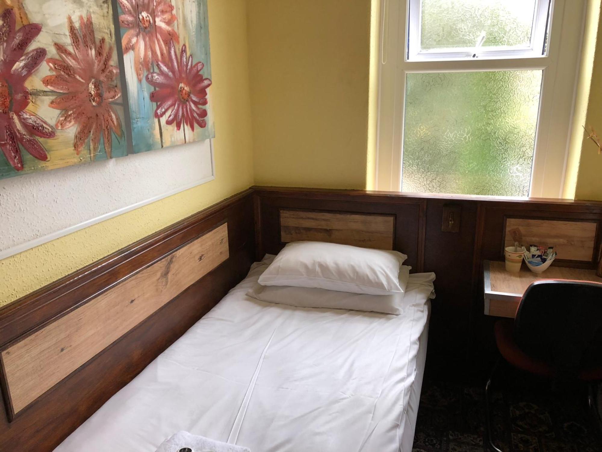 Hotel 144 Cathedral Road à Cardiff Extérieur photo